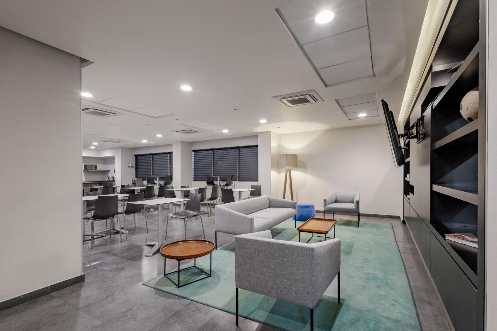 Hotel Express By Marriott Guadalajara Aeropuerto 3*