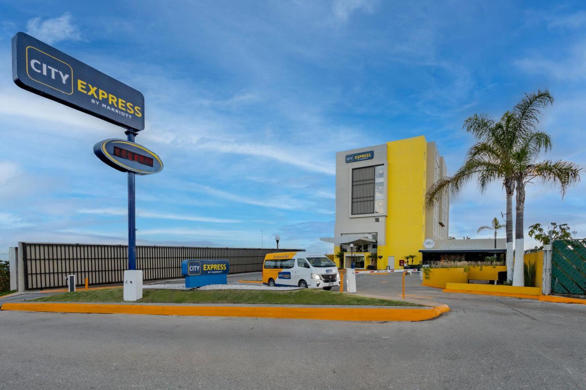 Hotel Express By Marriott Guadalajara Aeropuerto