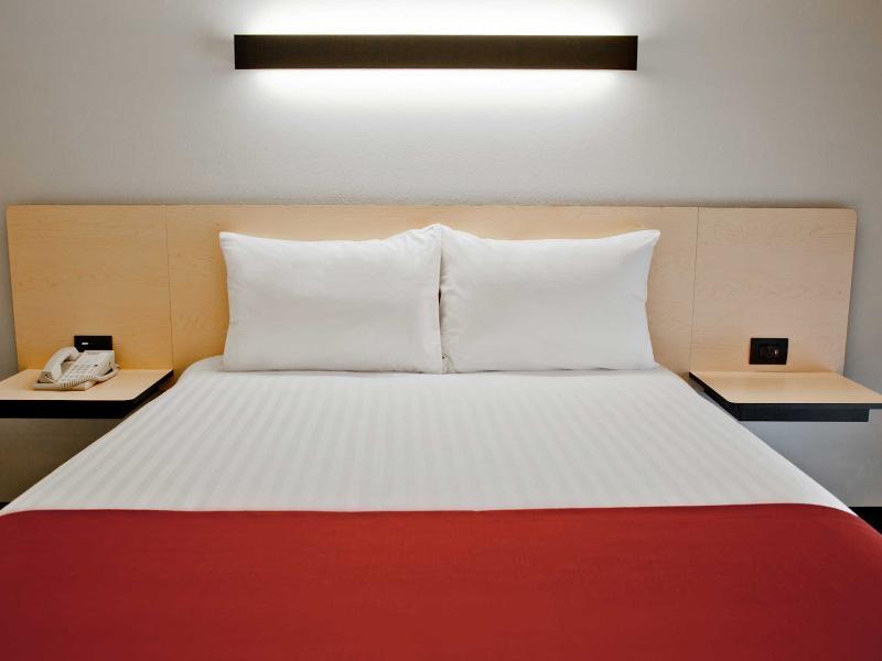 Express By Marriott Guadalajara Aeropuerto Hotel Las Pintas